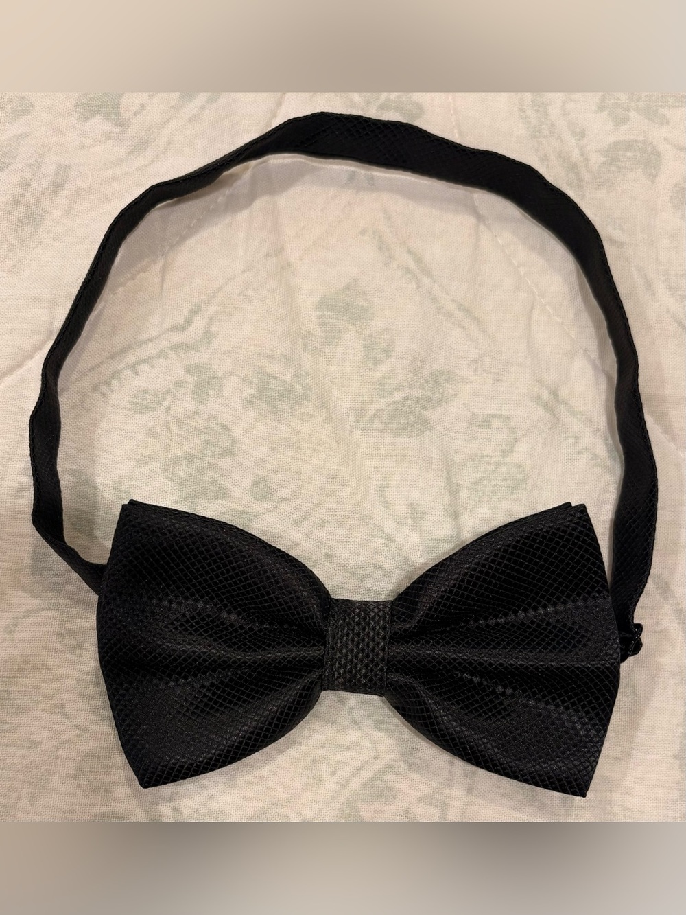 Chaps Black Satin Bow Tie Adjustable Formal Wedding Prom Classic - Picture 2 of 3